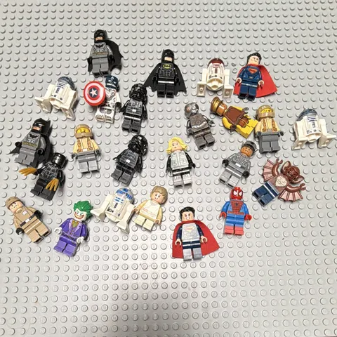 LEGO Star Wars/DC/Marvel 1 RANDOM Minifigure (READ)