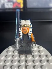 LEGO Star Wars Ahsoka Tano Minifigure (sw1300) Dual Lightsabers • T-6 Shuttle