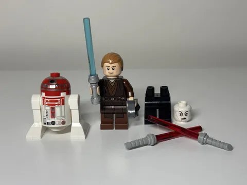 LEGO Star Wars 75087 Anakin’s Custom Jedi Starfighter Minifigures Incomplete