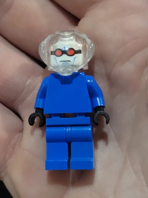 LEGO Minifigure Mr. Freeze Set 7783 7884 Batman Batcave - bat011i  bat011c01