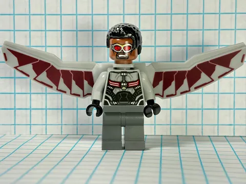 LEGO FALCON MINIFIG 👀 Marvel Super Heroes Avengers Gray Suit Red Wings SH261