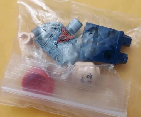 100% LEGO Marvel Peter Parker Minifigure Brand New Unassembled 