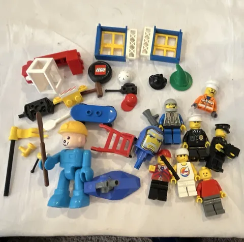 LEGO Minifigure Mixed Lot w/ Accessories, Helmets/Heads, Windows & Tools