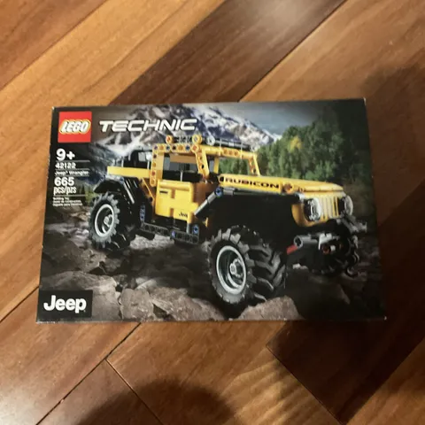 LEGO TECHNIC 42122: Jeep Wrangler Retired Rare JEEP