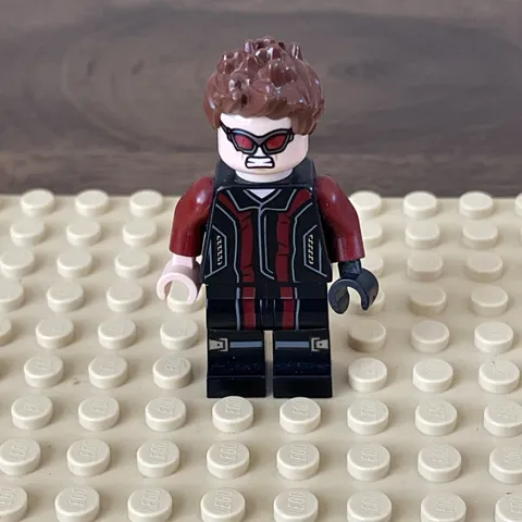 LEGO Marvel Hawkeye Minifigure Sh0172 Black Dark Red Suit Reddish Brown Hair