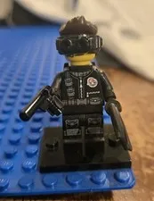 LEGO Collectible Minifigures Series 16 Spy Agent Complete 