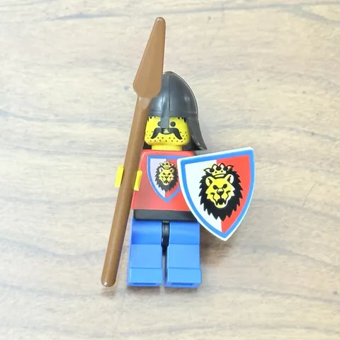 LEGO Minifigure 1990s Castle Dragon Knights Knight + Spear