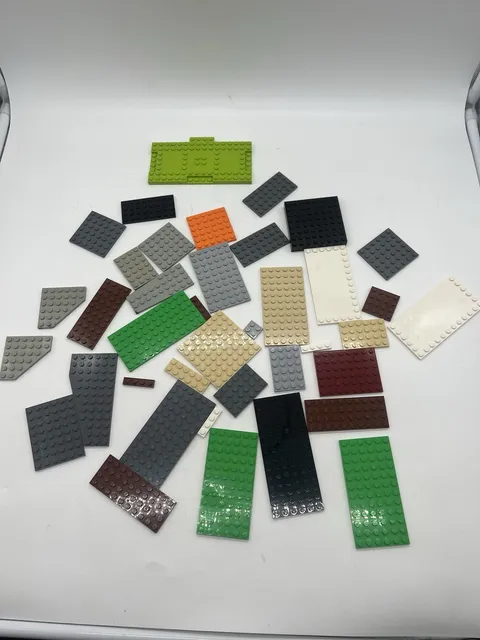 LEGO BULK LOT BASE PLATES Assorted Stud Sizes Mixed Colors Green Tan Gray White