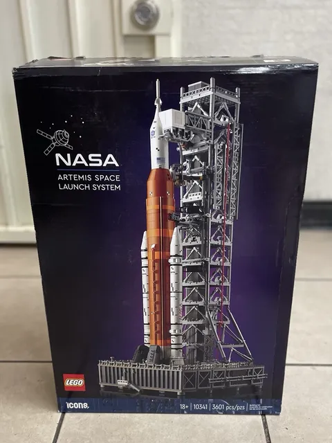 LEGO Icons: NASA Artemis Space Launch System #10341 3,601 Pcs - New - Damage Box