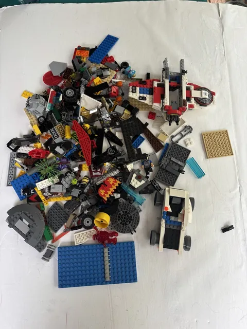 Lego Minifigure Accessories Lot  Random Pieces About 1# Assorted