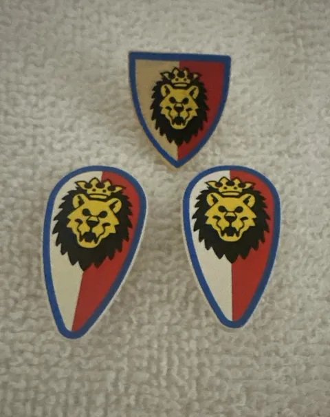 LEGO Minifigure, Shield 2 Oval & 1 Triangle with Lion Head 2586p4d
