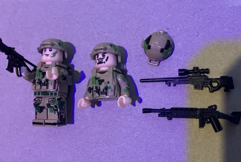 Custom LEGO Minifigure special pops soldier - w/ accessories
