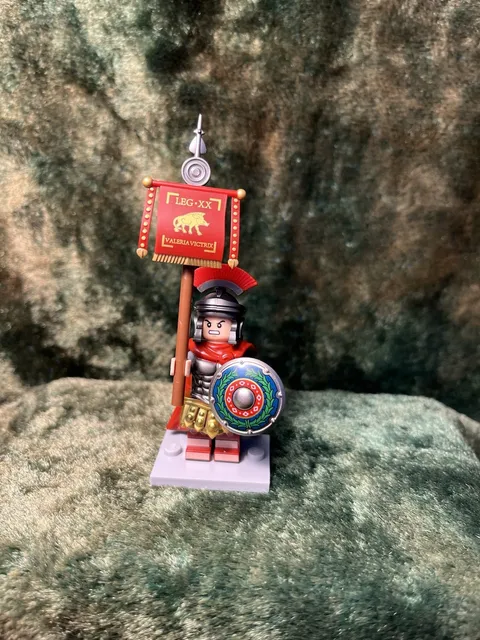 1x 54mm MINI ROMAN STANDARD BEARER 20th LEGION + 1x Banner on Genuine LEGO Base
