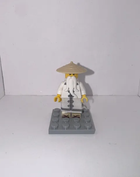 LEGO (R) Ninjago Sensei Wu Minifigure - From Set 71019 White Robe Zori Sandals