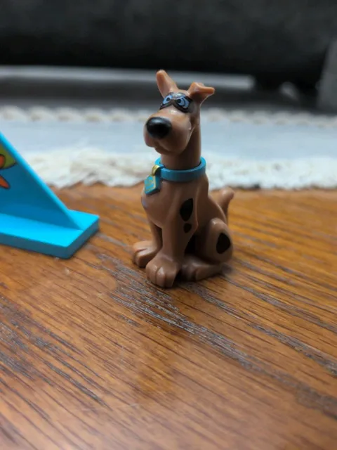 LEGO SCOOBY-DOO MINIFIGURE SITTING DOWN MASKED VERSION                    (T5)