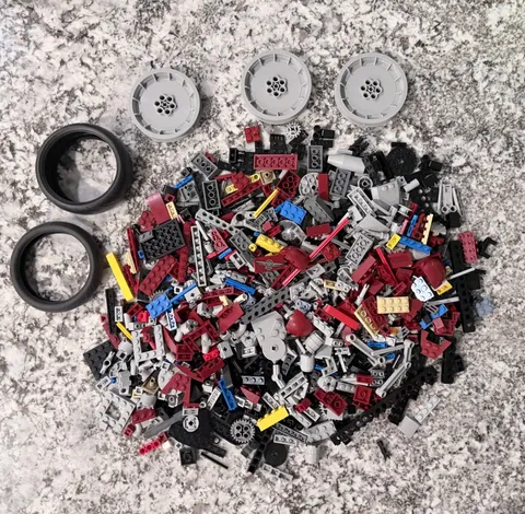 INCOMPLETE LEGO Creator Expert: Harley-Davidson Fat Boy (10269) 1023 pcs
