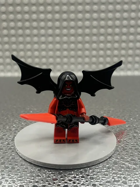 LEGO Nexo Knights 70335 Red Lavaria Minifigure with Accessories Figure Rare