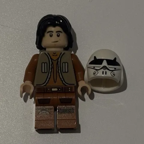 LEGO Star Wars Ezra Bridger w/Helmet sw0527a, NO DAMAGE, EXCLUSIVE HELMET