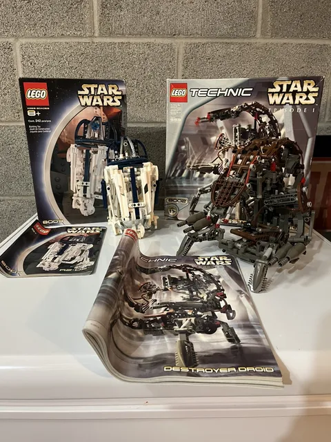 LEGO Technic Star Wars Destroyer Droid & R2-D2 with box and instruction manuals