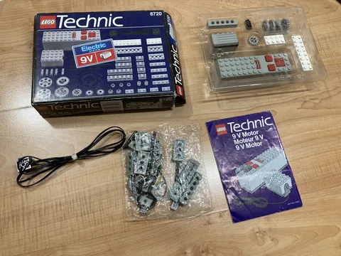 Vintage Lego Technic 8720 Motor Set 9V Complete with Instructions and Box_
