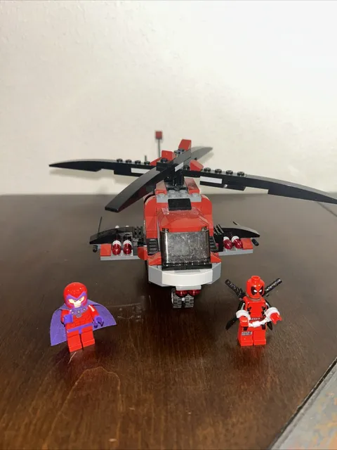 LEGO Marvel Super Heroes Wolverine's Chopper Showdown (Set 6866). As Is