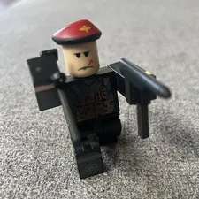 ROBLOX Minifigure Black Outfit with Red Beret & Gun Accessory