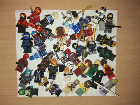LEGO STARWARS-NINJAGO-MARVEL Minifigure pile