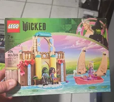 LEGO Wicked 75681 Glinda, Elphaba & Nessarose at Shiz Univ  304 Pcs