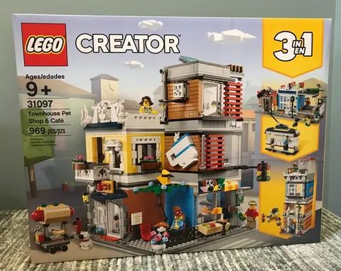 LEGO Creator 3 in 1: Townhouse Pet Shop & Café (31097) New/Sealed/Retired