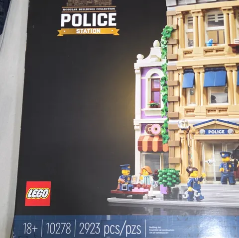 LEGO Icons Modular Buildings Police Station 10278 2923 pcs Set 18+