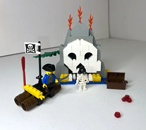LEGO Pirates 6248 Volcano Island 100% complete. Great condition. No ins/box