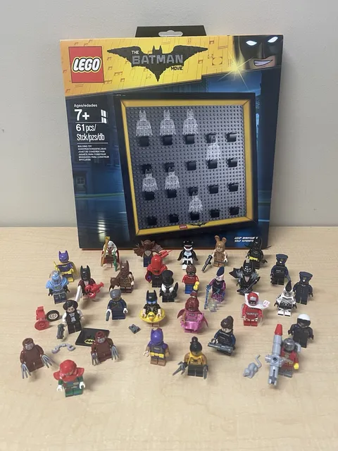 LEGO The LEGO Batman Movie: Minifigure Collector Frame 853638 61 pcs SEALED + Go