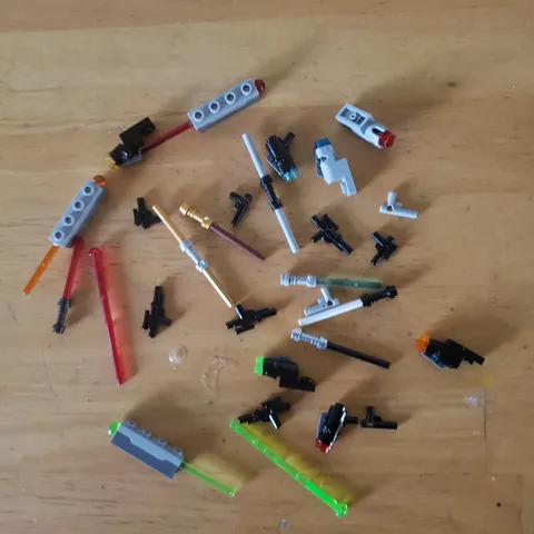Lego Lot Star Wars Weapons Light Sabers Guns 29 Pieces