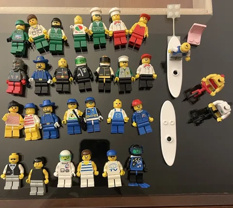 Vintage LEGO Minifigures Lot 1980s 1990s Classic Town City Space Accessories EUC