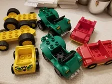 300+ Duplos.bricks, Pooh, Tigger, 12 people, 2 children, 2 jeep, mini car, etc.
