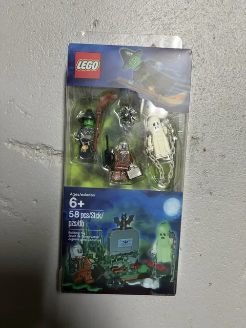 LEGO Collectable MINIFIGURES: Halloween Accessory Set (850487).  New/Sealed. 