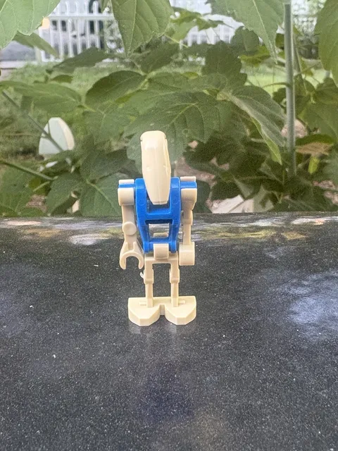 LEGO White & Blue Robot Droid Minifigure Figure - Plastic Minifigure