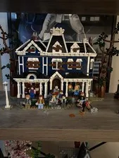 LEGO Icons 11370 Stranger Things: The Creel House Set Complete With Minifigures