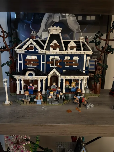 LEGO Icons 11370 Stranger Things: The Creel House Set Complete With Minifigures