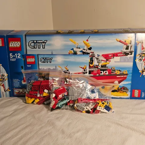 LEGO City Fire Fighter Set 7207 Fire Boat COMPLETE Fire Fireman Race Boat