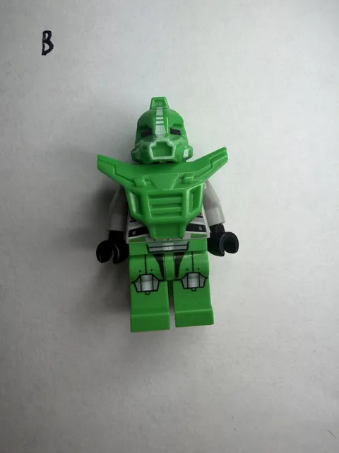  Lego Galaxy robot sidekick Minifigure green Robot 70704 new 
