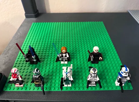LEGO Star Wars Minifigure Lot of 7 Clone Troopers Jedi Sith w/ Weapons Capes