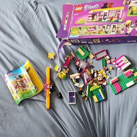 LEGO Friends Pet Adoption Café 41699 Set + Instructions + box. Incomplete.