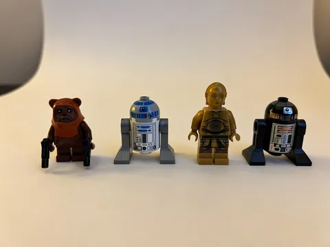 LEGO Star Wars Minifigure Lot Wicket Ewok R2-D2 C-3PO R2-Q5 Genuine LEGO