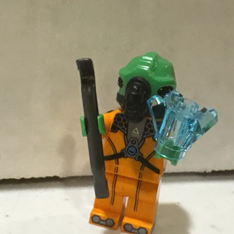 Lego Collectible Minifigures Series 21: Alien Complete