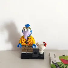LEGO The Muppets Minifigures 71033 Gonzo with Chicken Minifigure Foil Pack