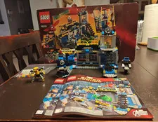 LEGO 76018 Hulk Lab Smash-Almost complete comes with Manuals and Box no Minifigs