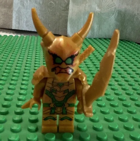 LEGO NINJAGO Lloyd Golden Oni Armored Ninja Minifigure w/ Horned Helmet & Sword