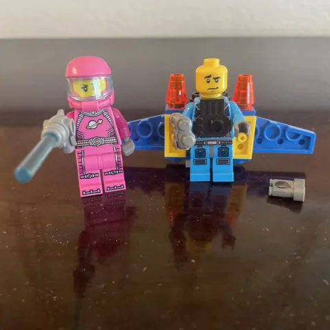 Lego Alien Conquest ADU boy SOLDIER 4 ac009, and intergalactic girl minifigures