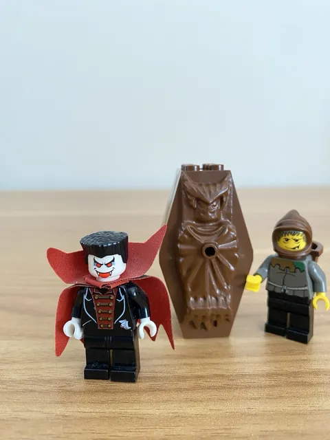 Lego Vampire Studios Minifigure 1381 Igor Coffin